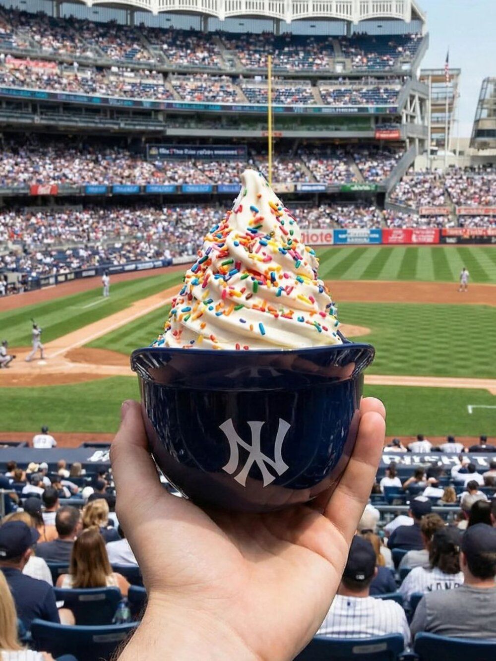 New York Yankees Mini Baseball Helmet 8oz Ice Cream Sundae Cup